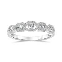 Notre zone d'activité pour ce service Créer une bague de fiançailles sur-mesure avec diamant princesse pour une demande en mariage à